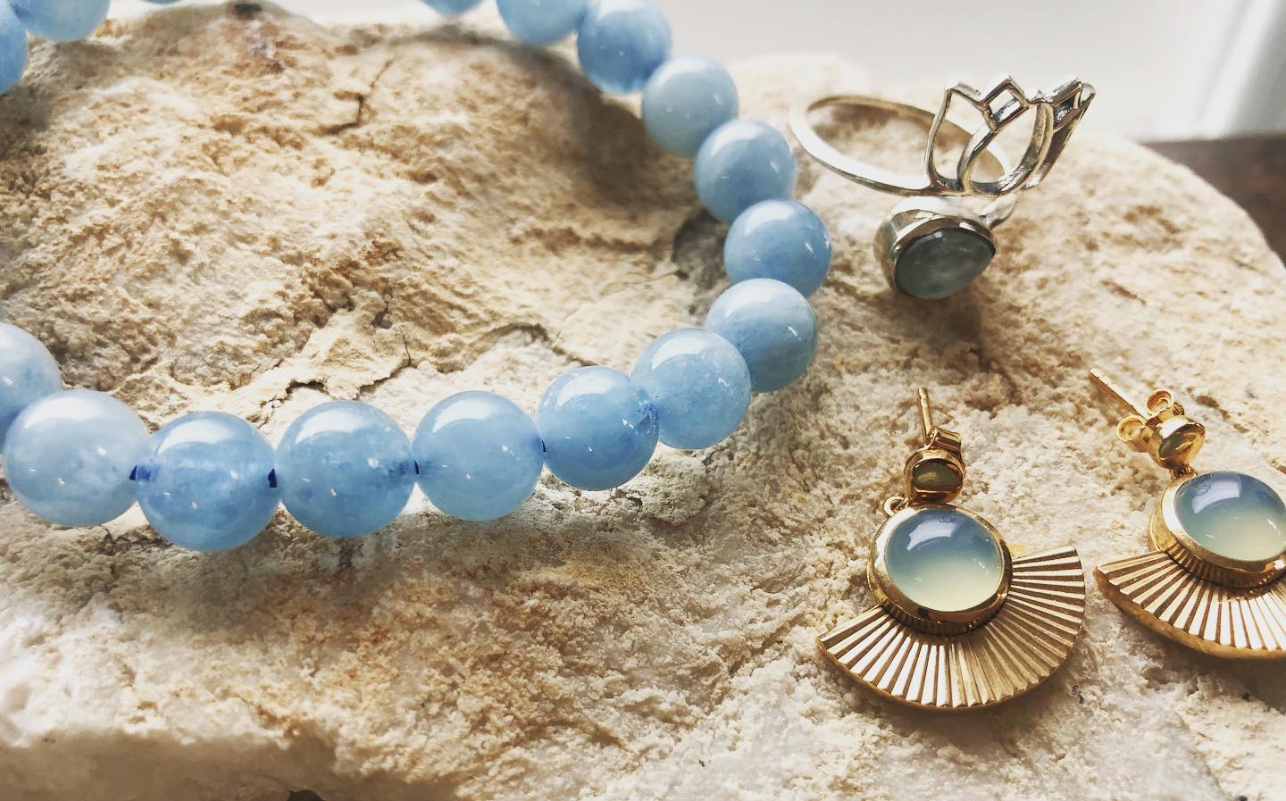 Ensemble de bijoux en pierre bleu clair